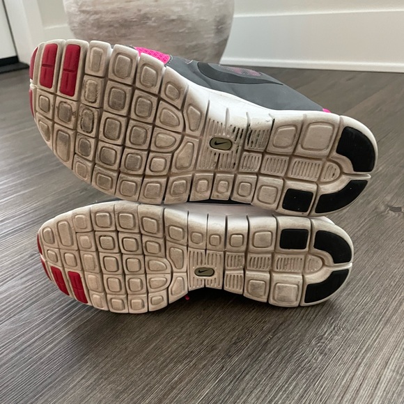 Nike Sneakers. Kids size 5. Pre-owned - Picture 5 of 5